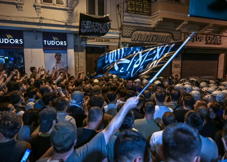Islamist protesters clash with Turkish anti riot police officers as they gather to protests Leman cartoon magazine in Istanbul on June 30,2025.