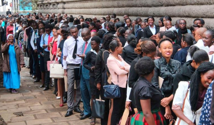 Kenyans queuing for jobs