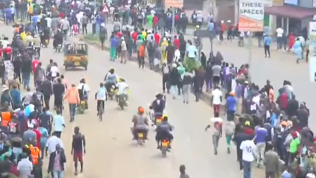 Masses head to Mamboleo grounds, Kisumu/